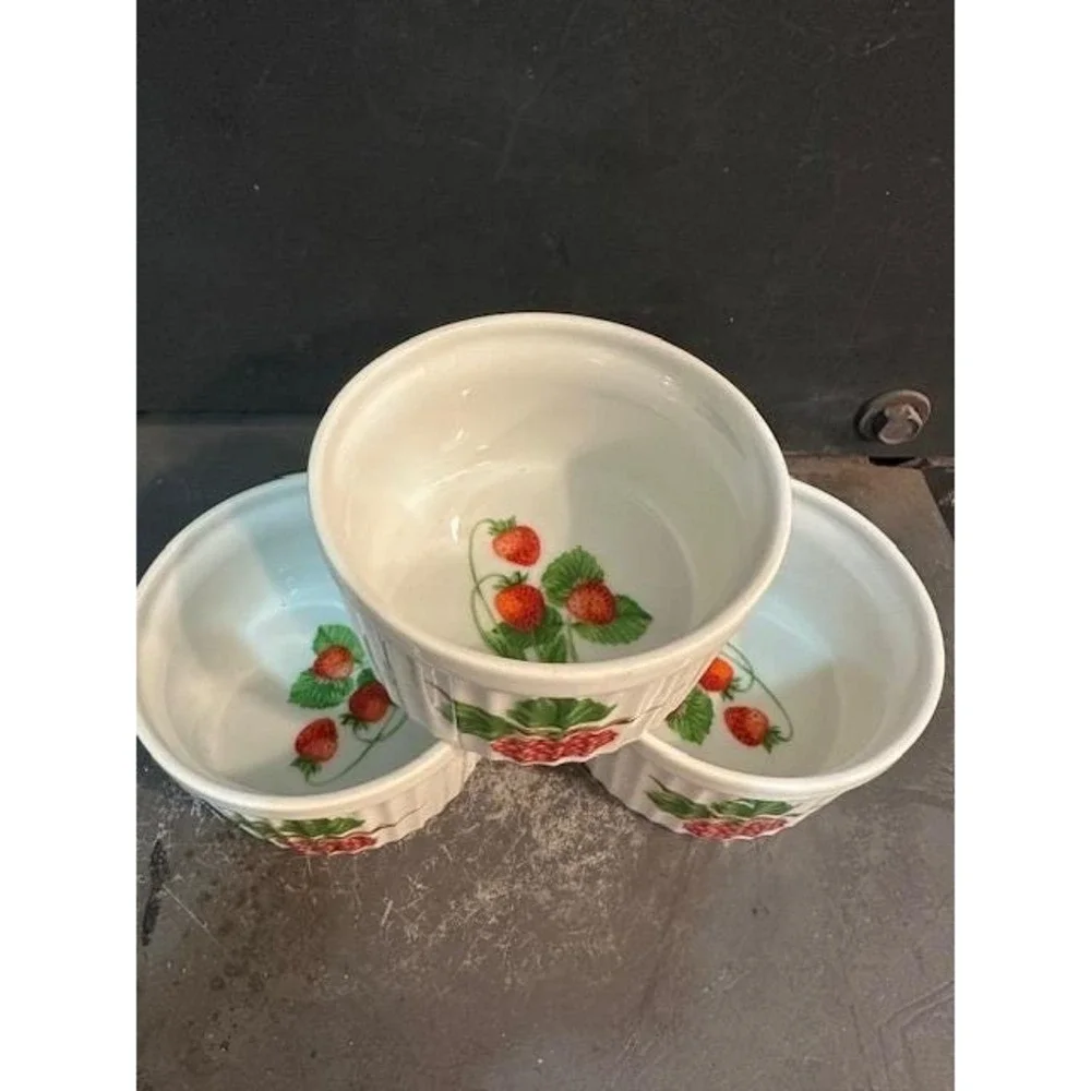 Seymour Mann Inc Berry Porcelain Ramekins‎ Set of 3 Fluted Souffle Bowls 4 Inch